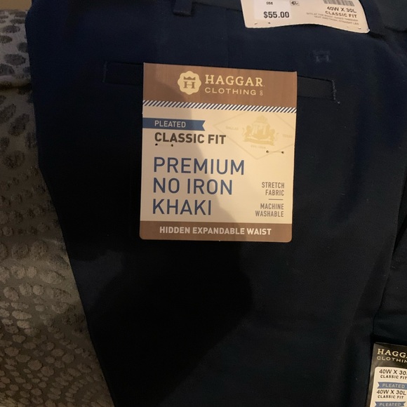 Haggar Mens Classic Fit Premium Khaki, 40x30, Pleated, Premium No Iron - Picture 2 of 13